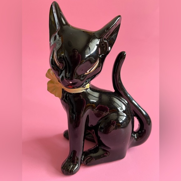 Vintage black, porcelain cat with yellow bowtie. Excellent used condition. - Picture 3 of 6